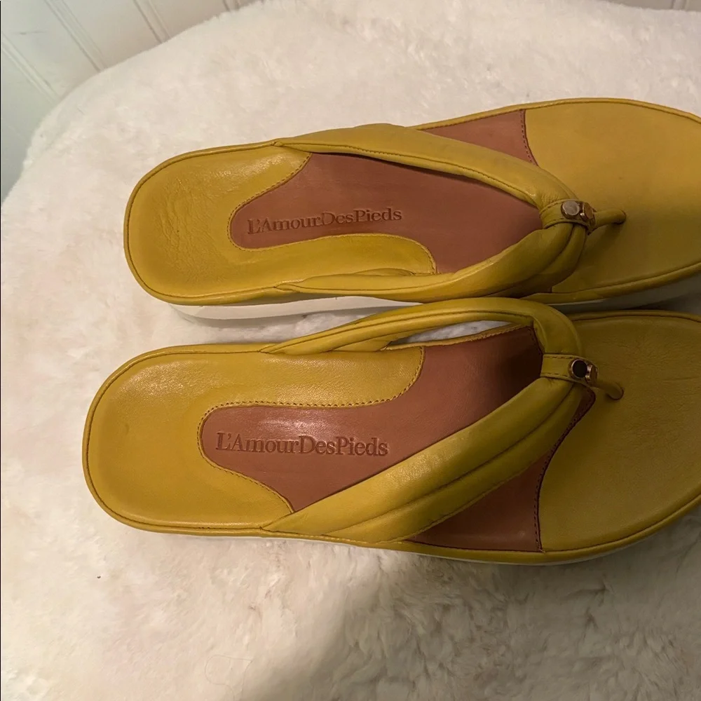 L’AmourDesPieds Yellow Leather Sandals Size 8.5
